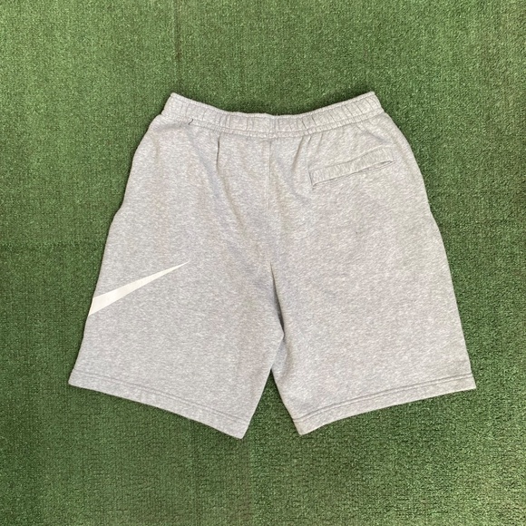 Nike shorts - Picture 4 of 5